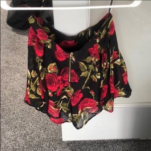 Windsor rose black red shorts medium